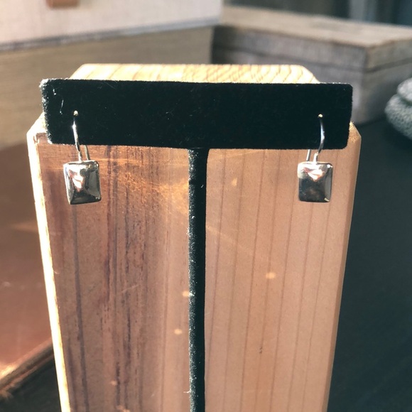 Nine West small silver puffed rectangle earring minimalist an modern high polish - Picture 2 of 6